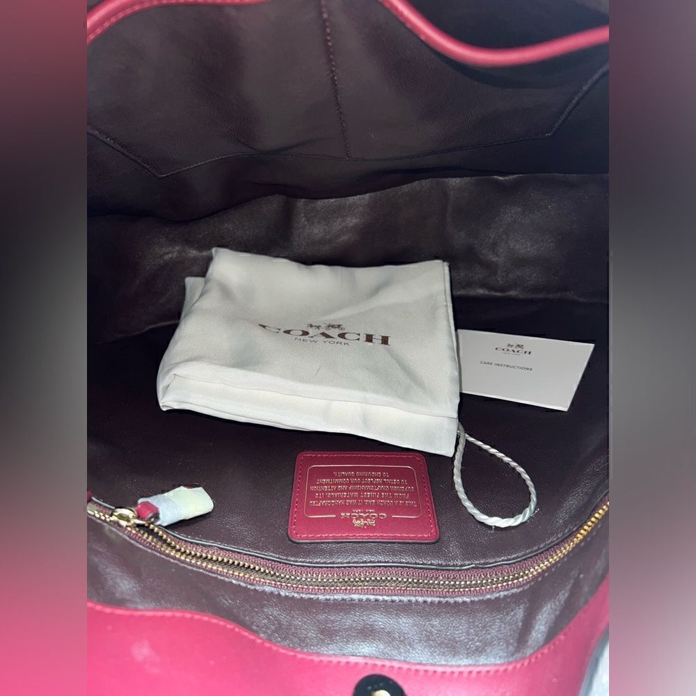 🔥🎁NWT! Coach NOMAD Burnished Leather Hobo Handbag Black Cherry Msrp:$495.00 - Picture 10 of 13